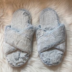Crossband Blue/White Fuzzy Slippers - Large - NIP